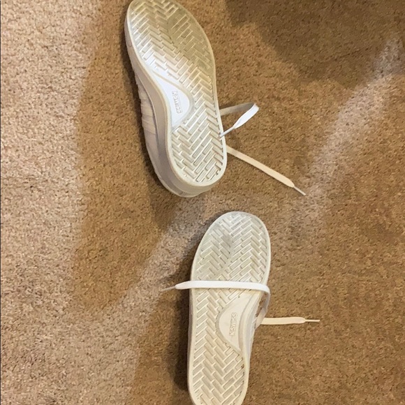 Shoes - Picture 2 of 5